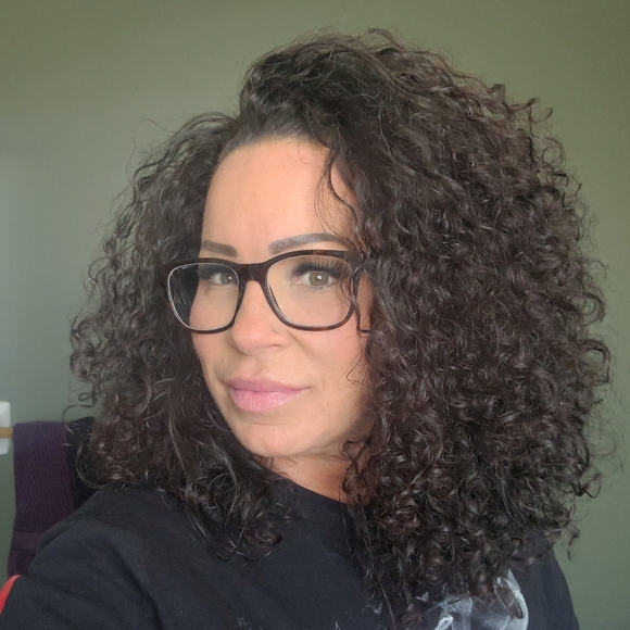 Meet your Posher, Leah - Picture 1 of 1